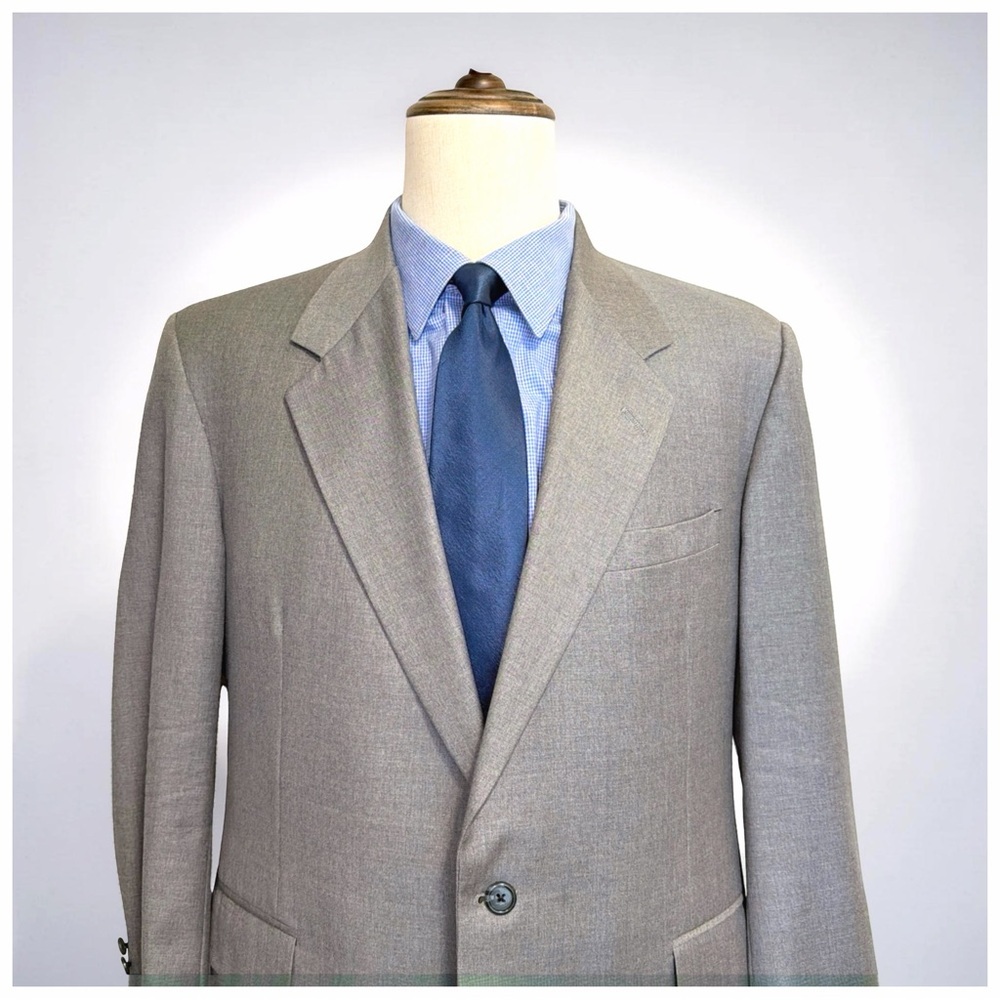 Tom James Royal Classic Gray Suit | 2-Piece | Hand Tailored | Executive Business - Picture 9 of 15